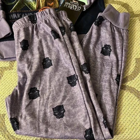 Marvel black panther wakanda forever kids pajama set, size small 6/6x - Picture 7 of 14